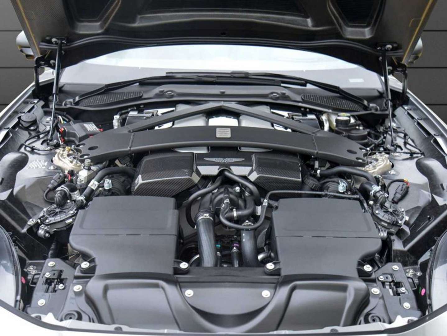 Aston Martin Vanquish Coupé - 2025 - Joinsteer - #22