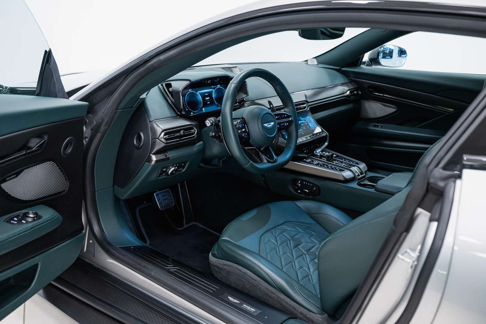 Aston Martin Vanquish Coupé Full Options - 2024 - Joinsteer - #4