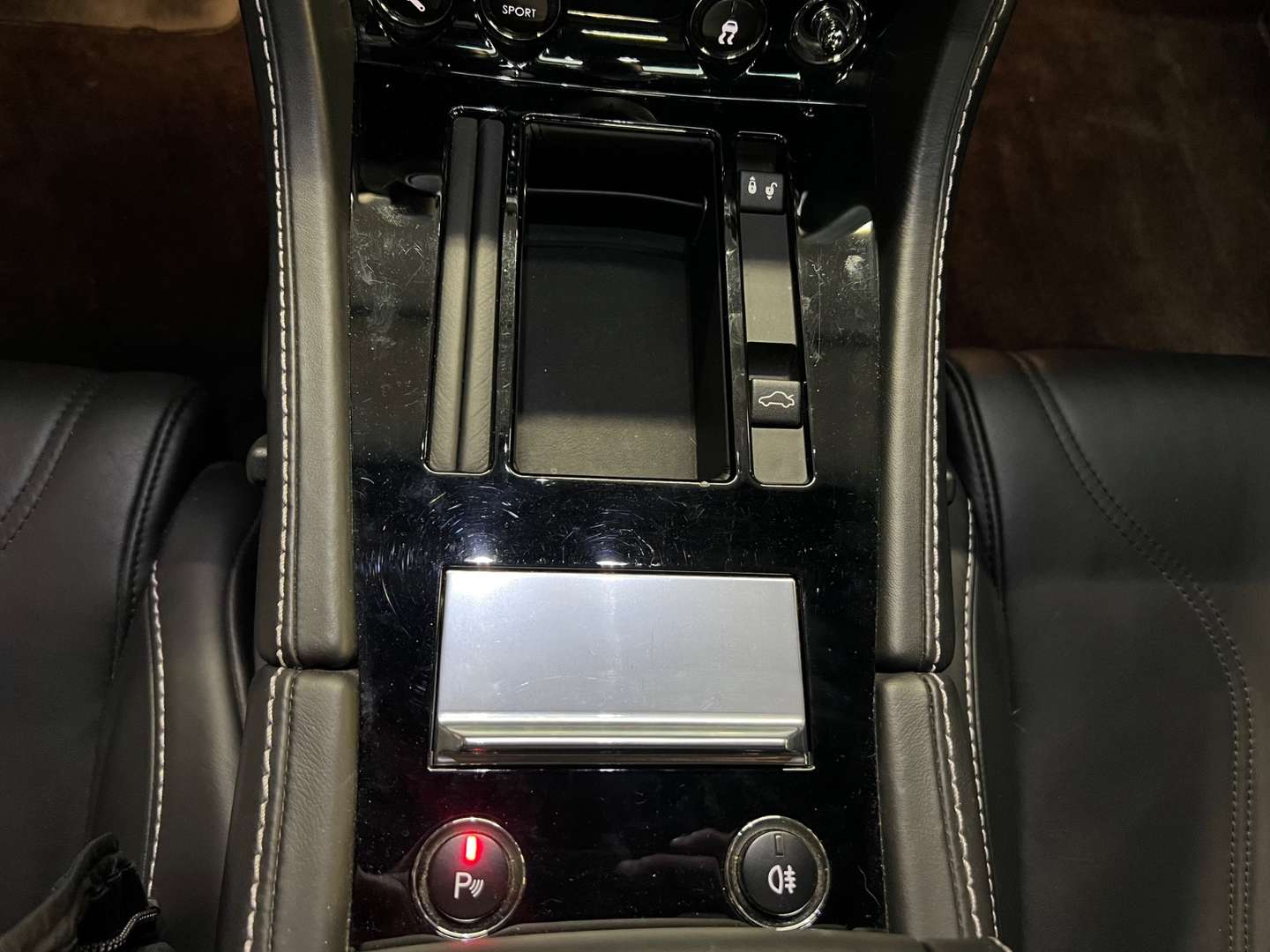 Aston Martin DBS Coupé Coupé Touchtronic A - 2010 - Joinsteer - #17