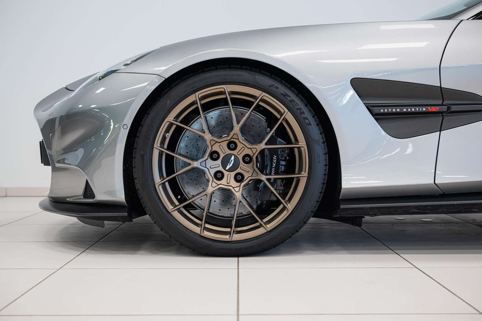 Aston Martin Vanquish Coupé Full Options - 2024 - Joinsteer - #8