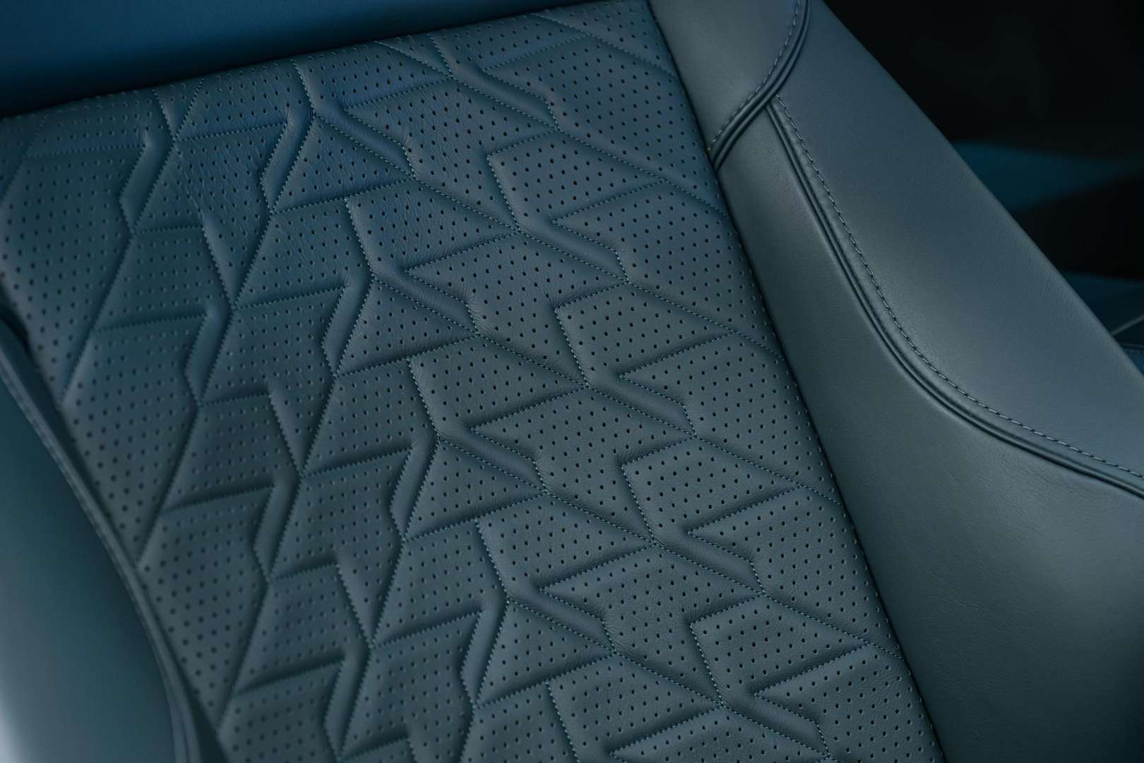 Aston Martin Vanquish Coupé Full Options - 2024 - Joinsteer - #16