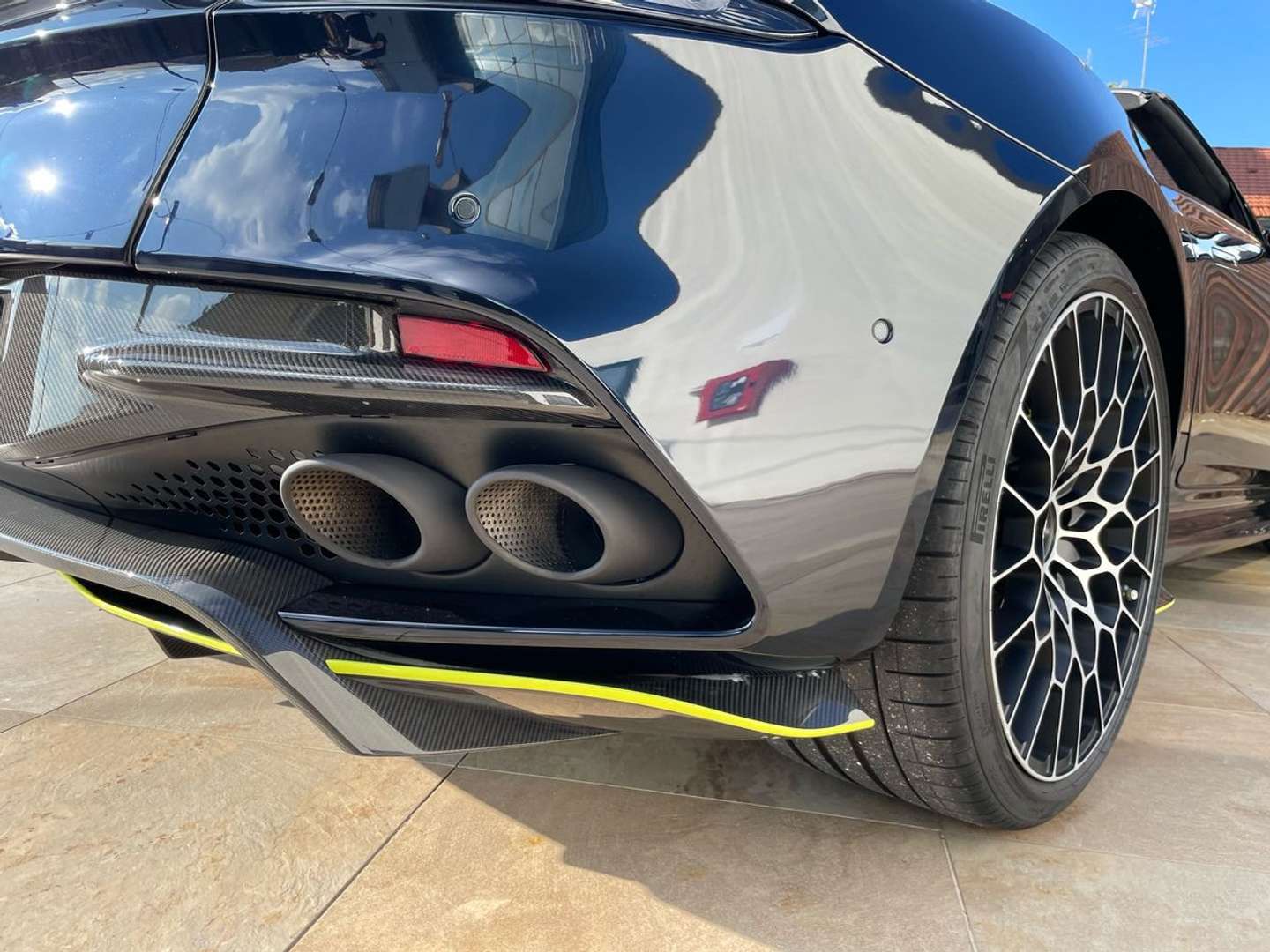 Aston Martin DBS Volante 5.2 V12 Superleggera - 2023 - Joinsteer - #15