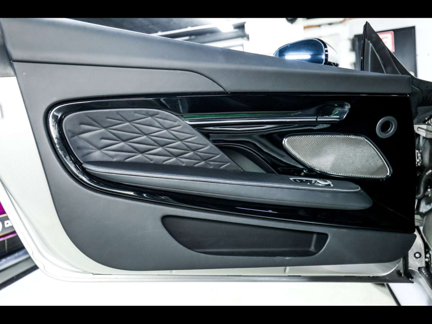 Aston Martin DB12 Coupé 4.0 V8 ALUMINITE - 2024 - Joinsteer - #9