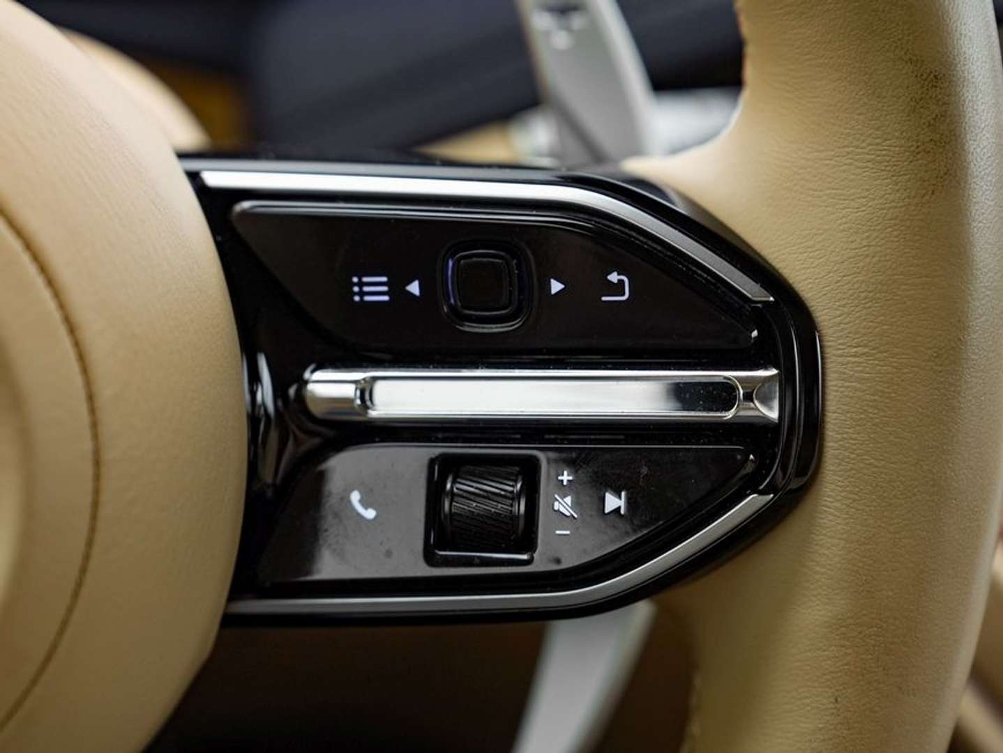 Aston Martin DB12 Volante - 2024 - Joinsteer - #22