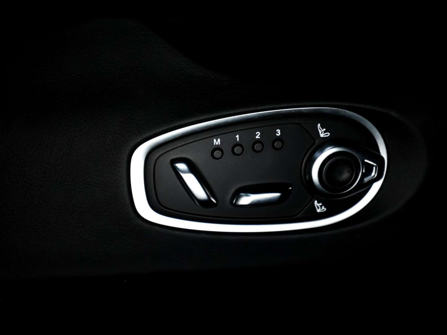 Aston Martin DB12 Coupé 4.0 V8 ALUMINITE - 2024 - Joinsteer - #19