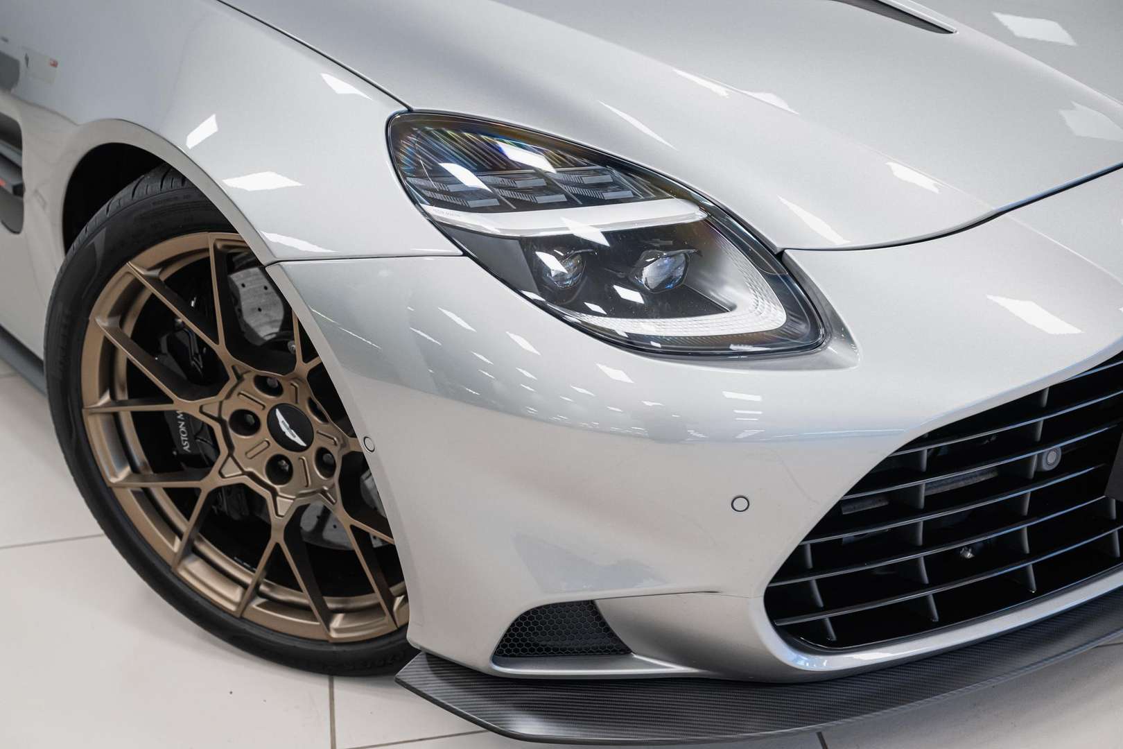 Aston Martin Vanquish Coupé Full Options - 2024 - Joinsteer - #38