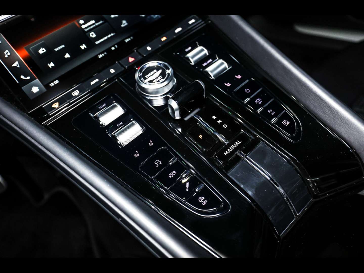 Aston Martin DB12 Coupé 4.0 V8 ALUMINITE - 2024 - Joinsteer - #25