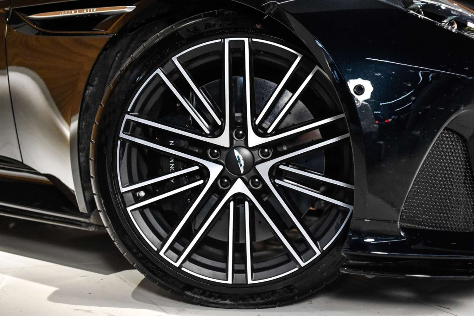 Aston Martin DB12 4.0 V8 - 2025 - Joinsteer - #3