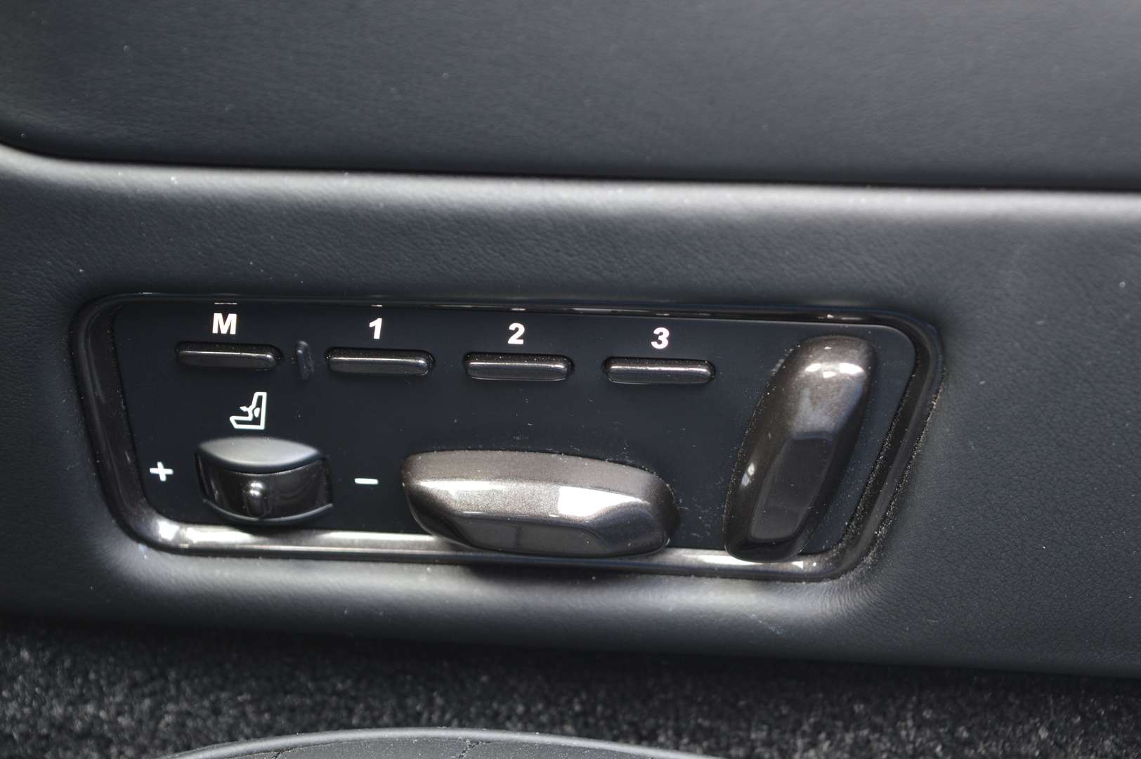 Aston Martin Vanquish Volante V12 Carbon Edition - 2015 - Joinsteer - #14