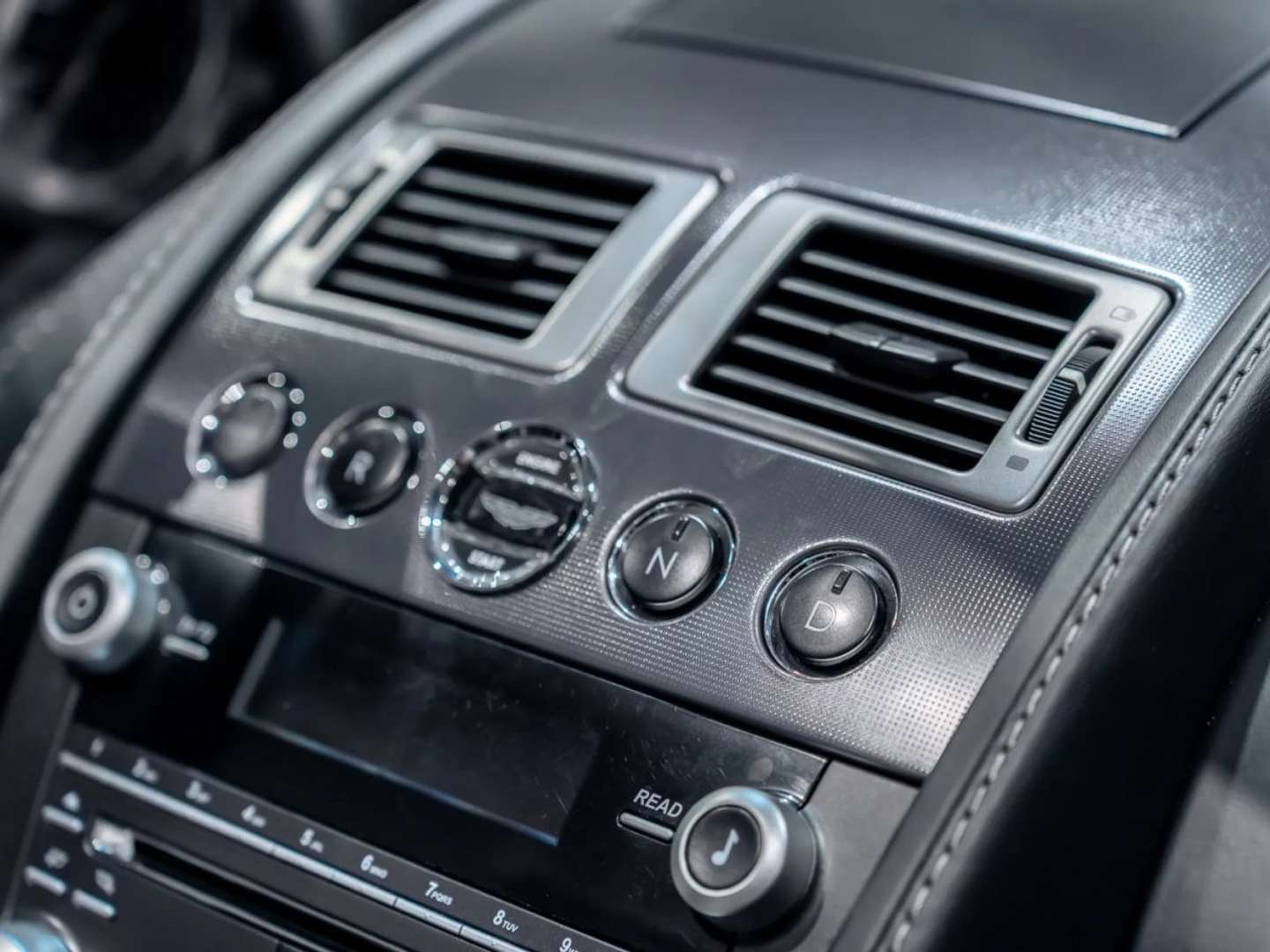 Aston Martin V8 Roadster 4.7l Sportshift - 2009 - Joinsteer - #49