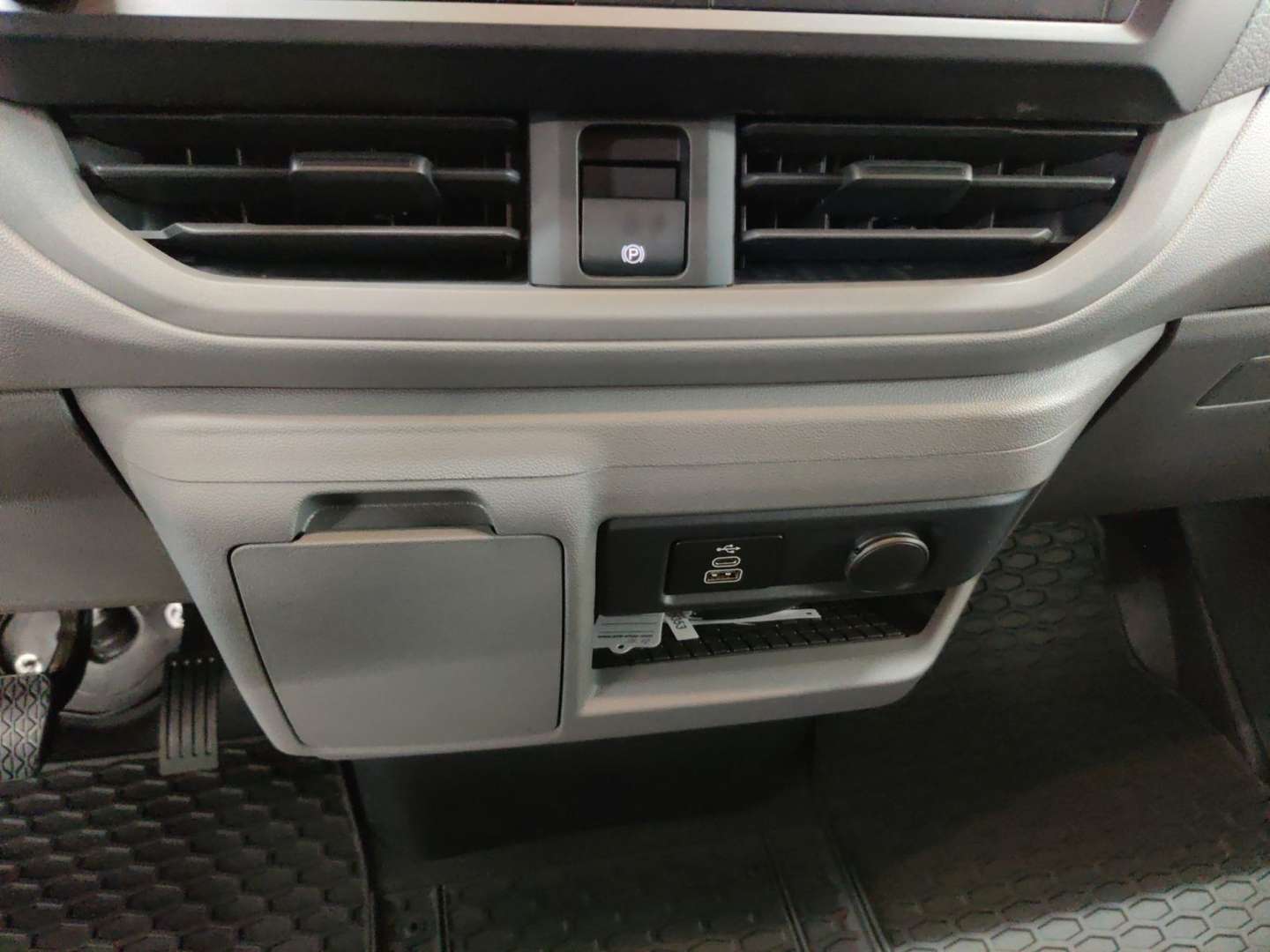 Volkswagen Transporter Kasten TDI - 2025 - Joinsteer - #10