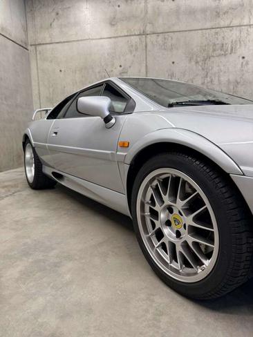 Lotus Esprit V8 — photo 6