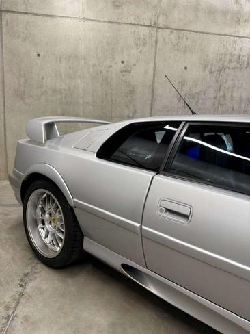 Lotus Esprit V8 — photo 8