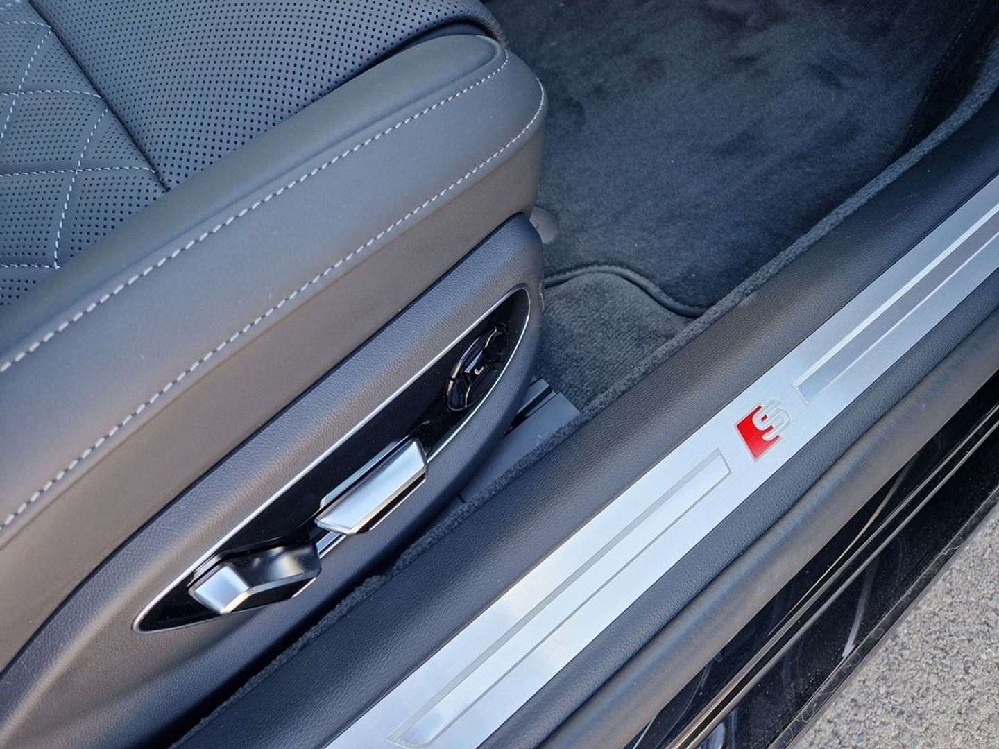 Audi A8 S Line 60 TFSI E - 2025 - Joinsteer - #30