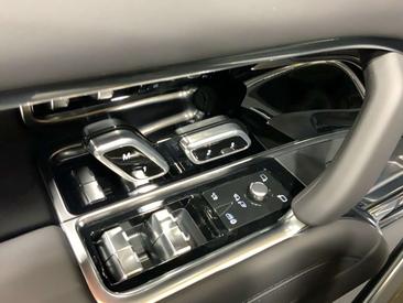 Land Rover Range Rover Autobiography P550e — photo 17