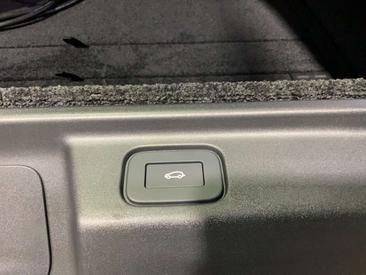 Land Rover Range Rover Autobiography P550e — photo 21