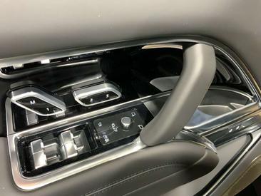 Land Rover Range Rover Autobiography P550e — photo 16