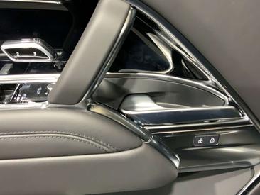 Land Rover Range Rover Autobiography P550e — photo 23