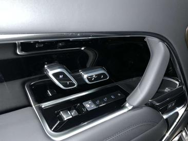 Land Rover Range Rover Autobiography P550e — photo 19