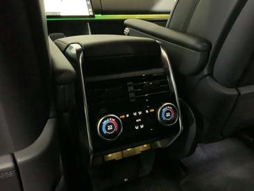 Land Rover Range Rover Autobiography P550e — photo 23