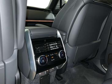 Land Rover Range Rover Autobiography P550e — photo 27