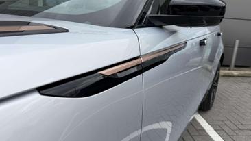Land Rover Range Rover Velar P250 R-Dynamic SE — photo 18