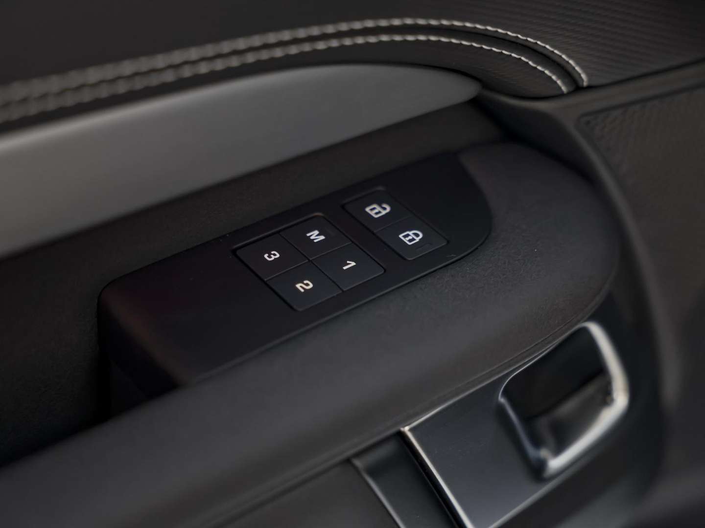 Land Rover Discovery D250 Dynamic SE NAVI SD ACC HUD AHK - 2025 - Joinsteer - #12