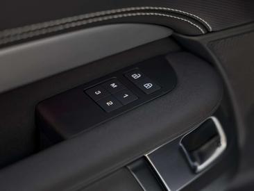 Land Rover Discovery D250 Dynamic SE NAVI SD ACC HUD AHK — photo 12