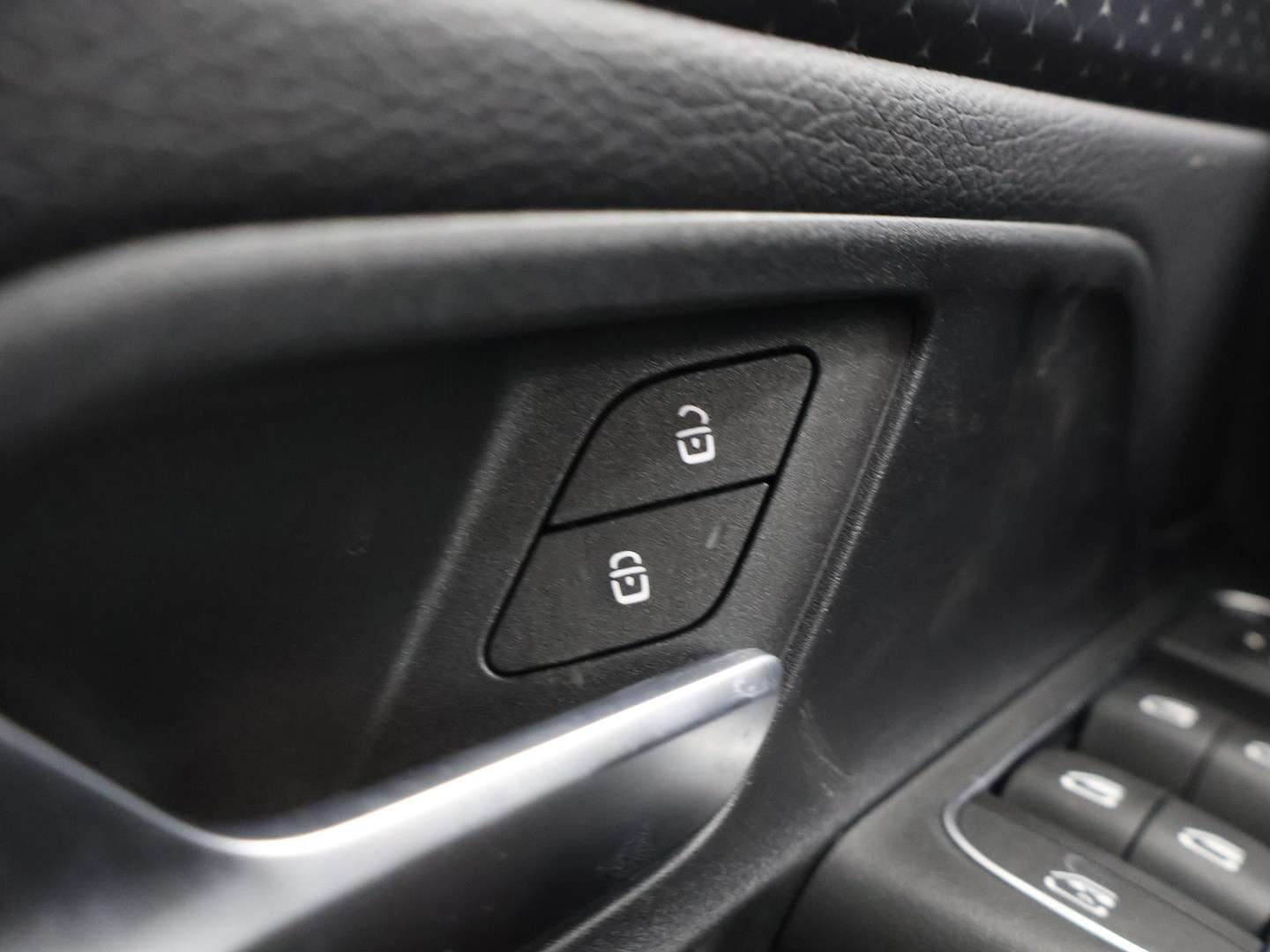 Mercedes GLB 180 Business - 2025 - Joinsteer - #22