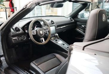 Porsche 718 Boxster Base Style Edition — photo 17