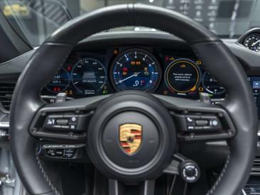 Porsche 992 II Carrera 4S — photo 31
