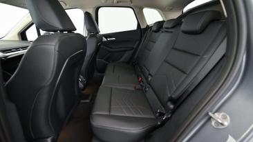 BMW 218d — photo 12