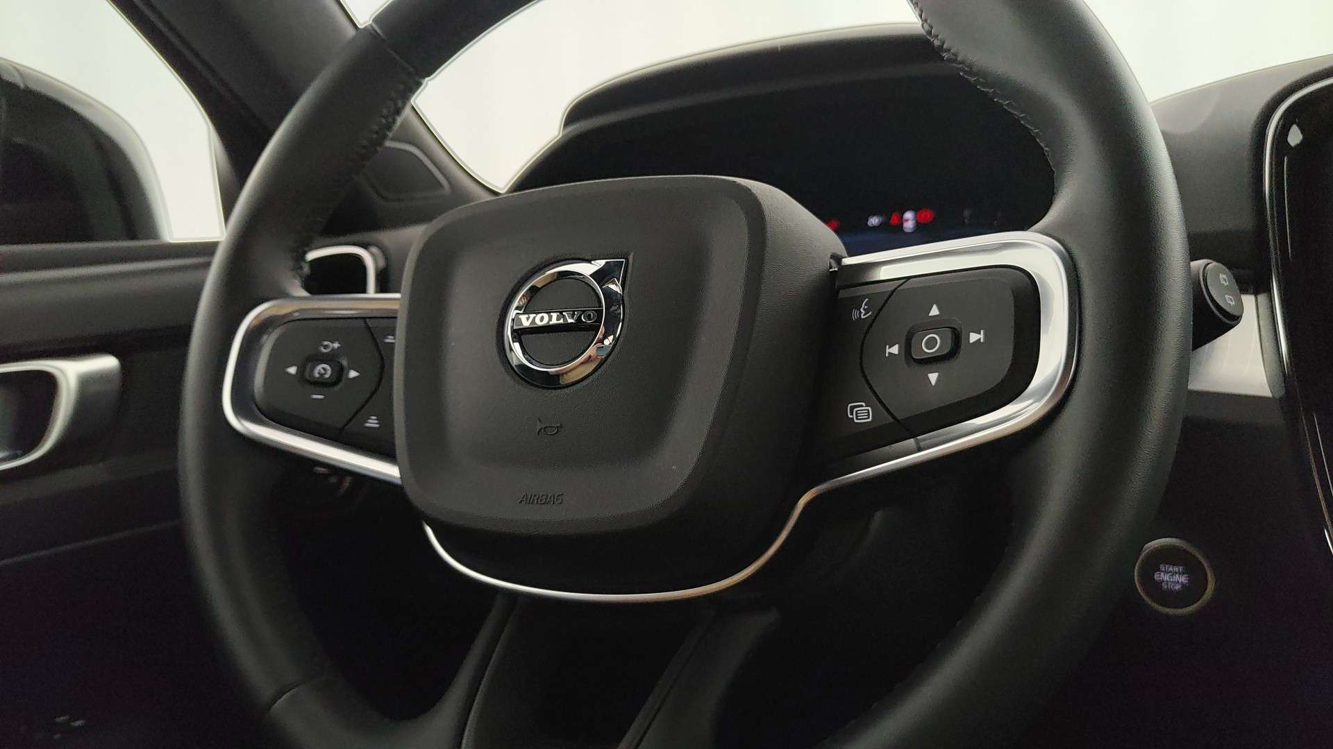 Volvo XC40 B3 Core - 2025 - Joinsteer - #7