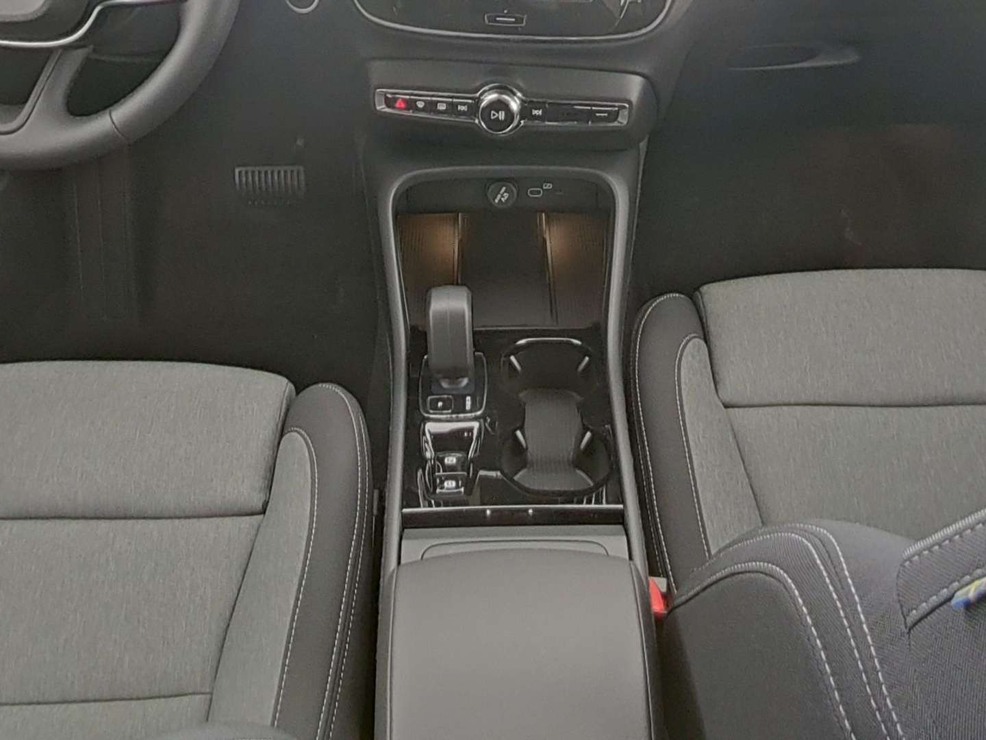 Volvo XC40 B3 Black Edition - 2025 - Joinsteer - #5