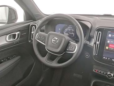 Volvo XC40 B3 Black Edition — photo 11