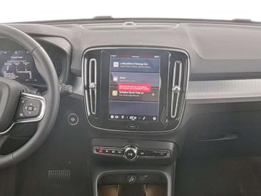 Volvo XC40 B3 Black Edition — photo 12