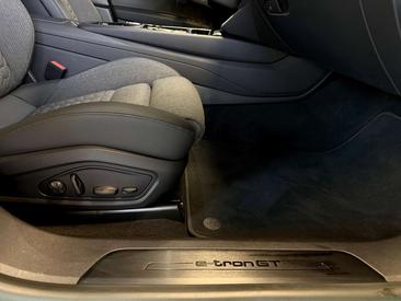 Audi E-tron GT — photo 13