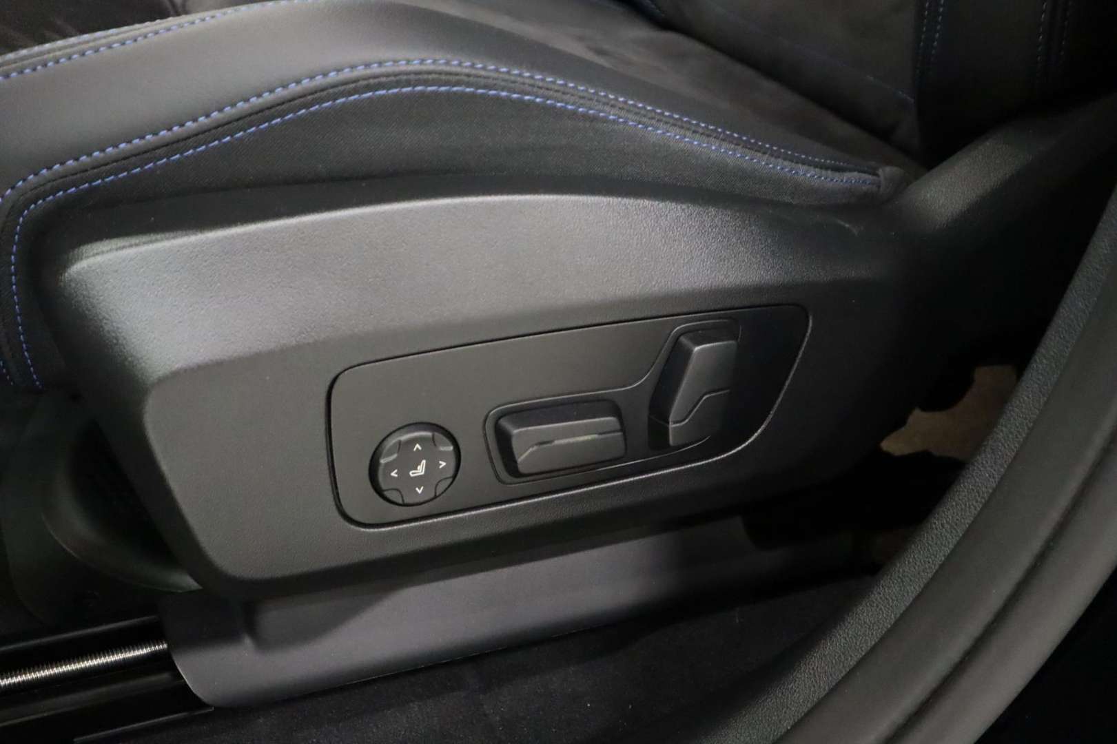 BMW X1 High Executive XDrive30e - 2024 - Joinsteer - #11