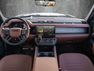Land Rover Defender 110 P635 OCTA 467 KW — photo 3