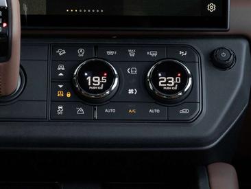 Land Rover Defender 110 P635 OCTA 467 KW — photo 10
