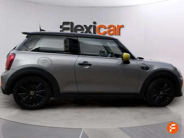 Mini Cooper SE Cooper — photo 8