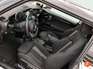 Mini Cooper SE Cooper — photo 20