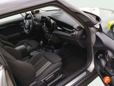 Mini Cooper SE Cooper — photo 21
