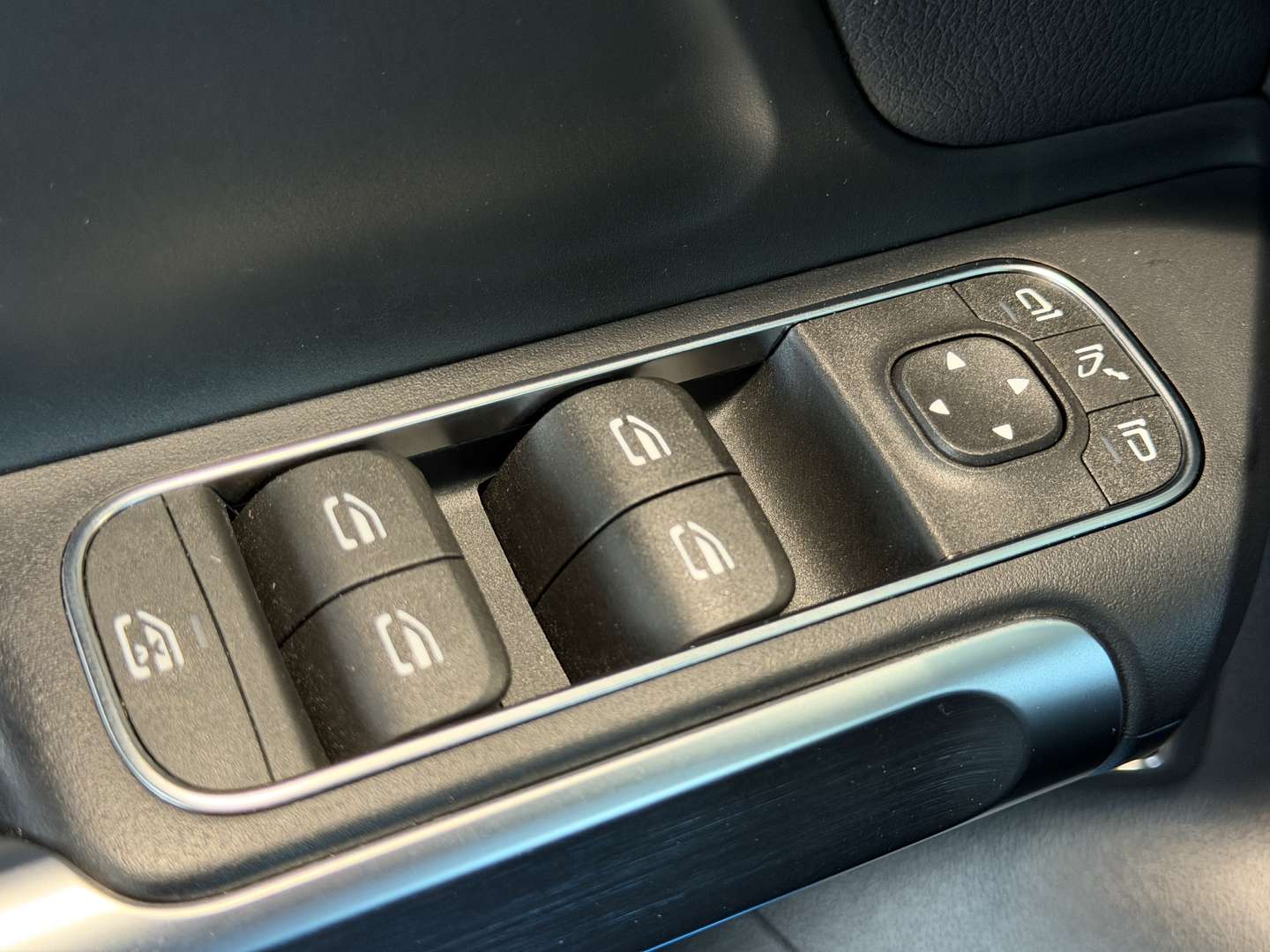 Mercedes EQB 300 Night Edition - 2024 - Joinsteer - #26