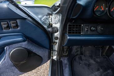 Porsche 993 Carrera 2 — photo 20