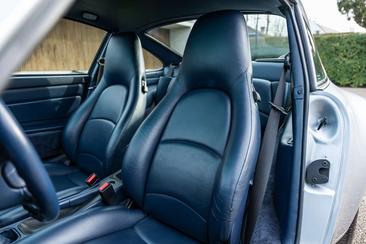 Porsche 993 Carrera 2 — photo 22