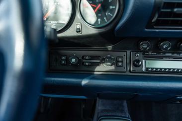 Porsche 993 Carrera 2 — photo 27