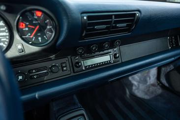 Porsche 993 Carrera 2 — photo 28