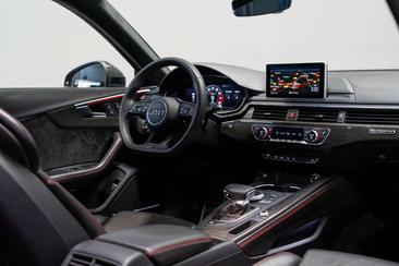 Audi RS4 450 TFSI — photo 3