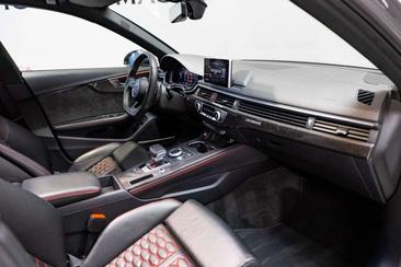 Audi RS4 450 TFSI — photo 13